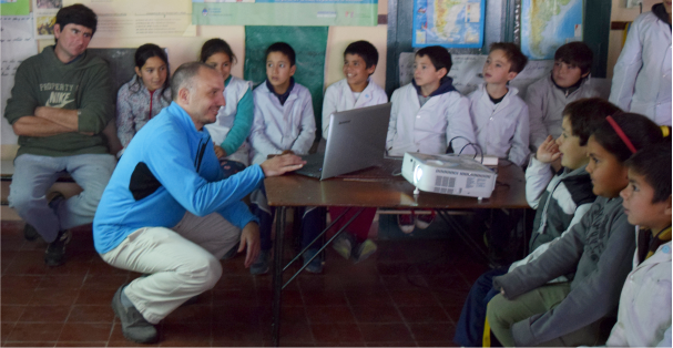 Enseñando los beneficios de los árboles en escuelas de Brandsen 