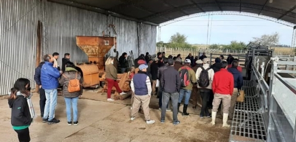 Encuentro ganadero con productores, técnicos y estudiantes de nuestra Facultad. en el establecimiento Don Joaquín