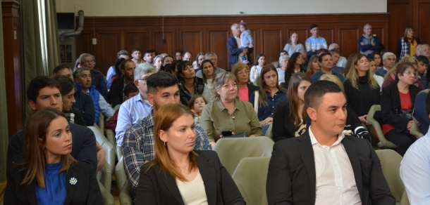 Acto de jura de práctica y entrega de títulos simbólicos a Graduados