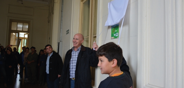 Nuestra Facultad reconoce a compañeros Nodocentes renombrando aulas del edificio central