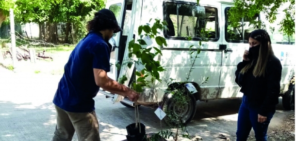 La Unidad de Vivero Forestal de nuestra Facultad participa de la campaña “Plantemos Memoria” en el marco de los 45 años del Golpe Cívico-Militar